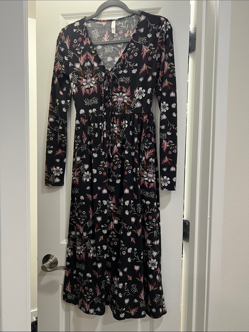 Xhilaration Black Floral Long-Sleeve Midi Dress